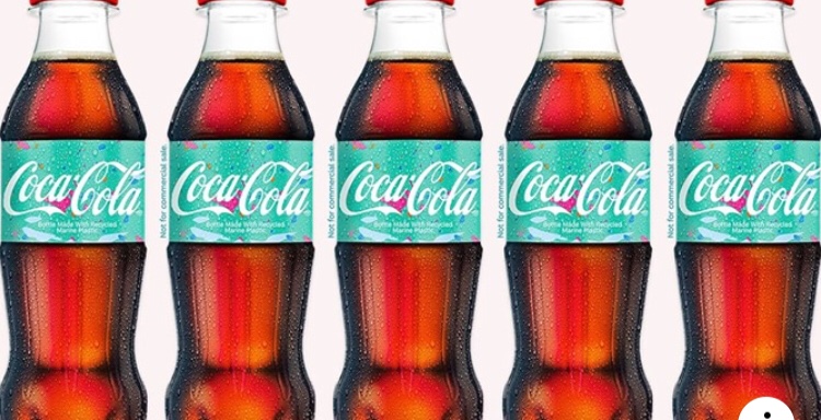 Coca-Cola ne prezintă primele sticle făcute din plasticul extras din oceane